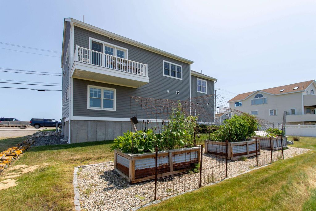 Image 47 of property listing at 553 Ocean Boulevard, Hampton, NH 03842