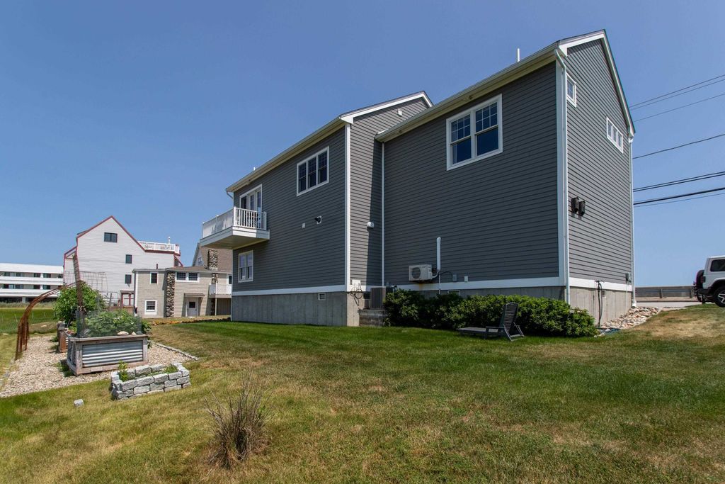 Image 48 of property listing at 553 Ocean Boulevard, Hampton, NH 03842