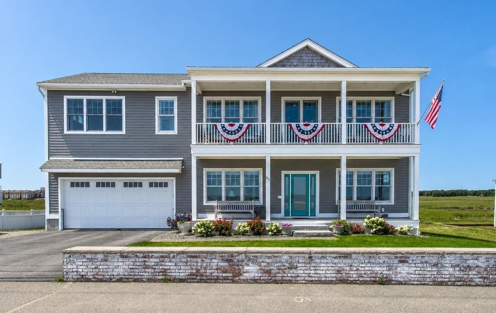 Image 7 of property listing at 553 Ocean Boulevard, Hampton, NH 03842