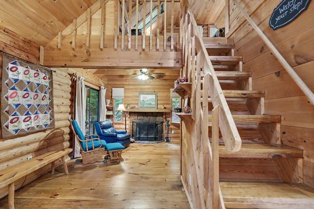 14 Treetop Lane, Blairsville, GA 30512