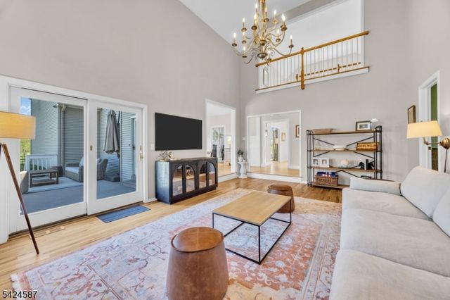 1 Berkshire Ct, Clinton Twp., NJ 08833
