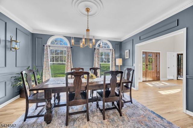1 Berkshire Ct, Clinton Twp., NJ 08833