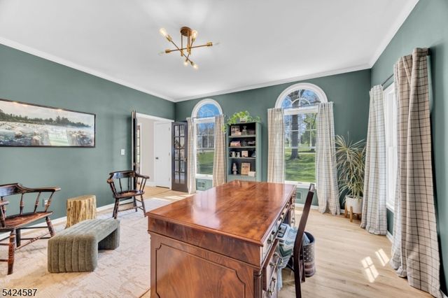 1 Berkshire Ct, Clinton Twp., NJ 08833