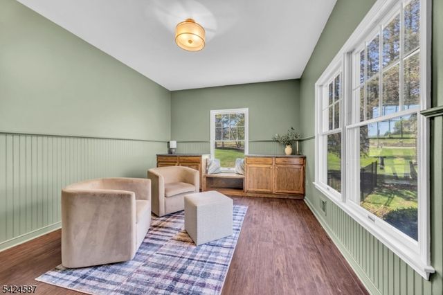 1 Berkshire Ct, Clinton Twp., NJ 08833
