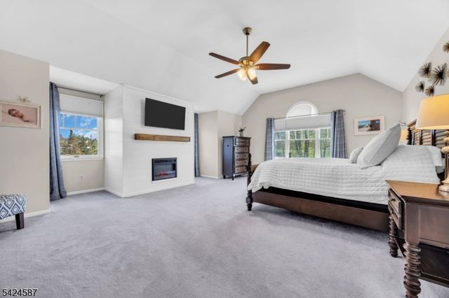 1 Berkshire Ct, Clinton Twp., NJ 08833