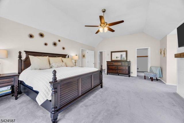 1 Berkshire Ct, Clinton Twp., NJ 08833