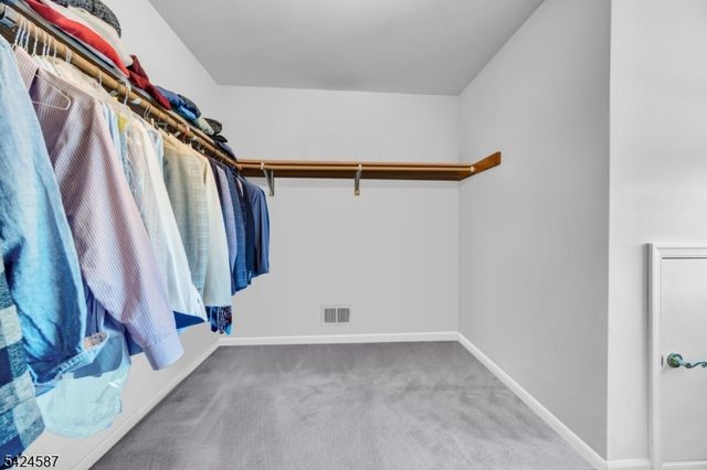 1 Berkshire Ct, Clinton Twp., NJ 08833