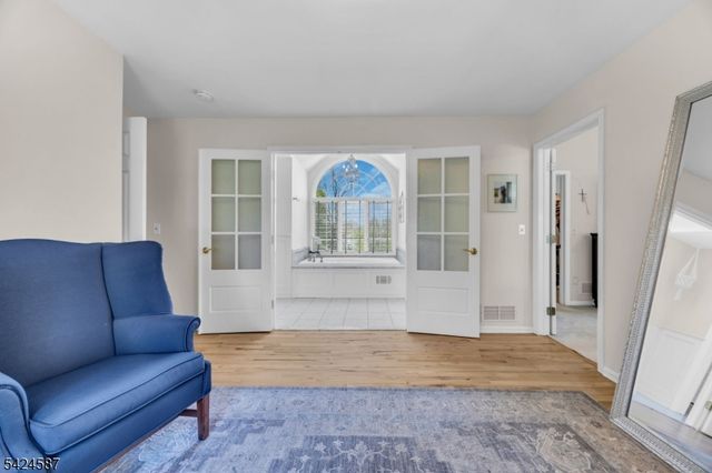 1 Berkshire Ct, Clinton Twp., NJ 08833