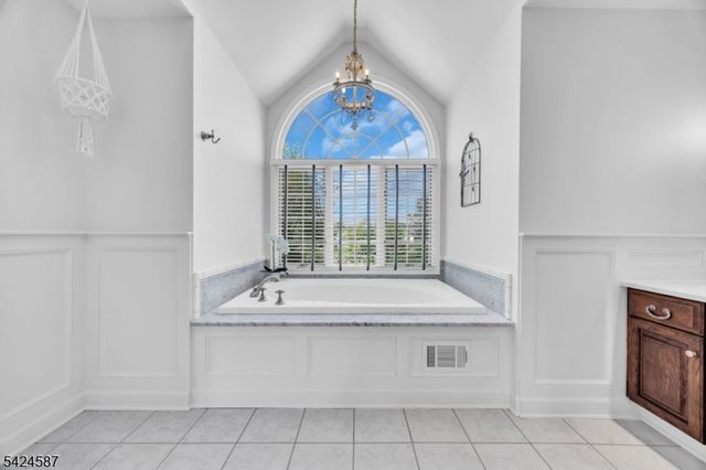 1 Berkshire Ct, Clinton Twp., NJ 08833