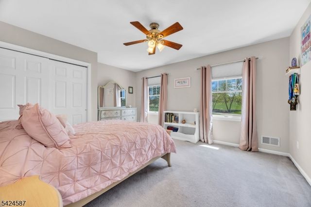 1 Berkshire Ct, Clinton Twp., NJ 08833