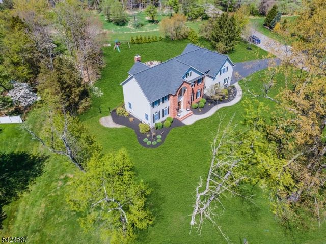 1 Berkshire Ct, Clinton Twp., NJ 08833