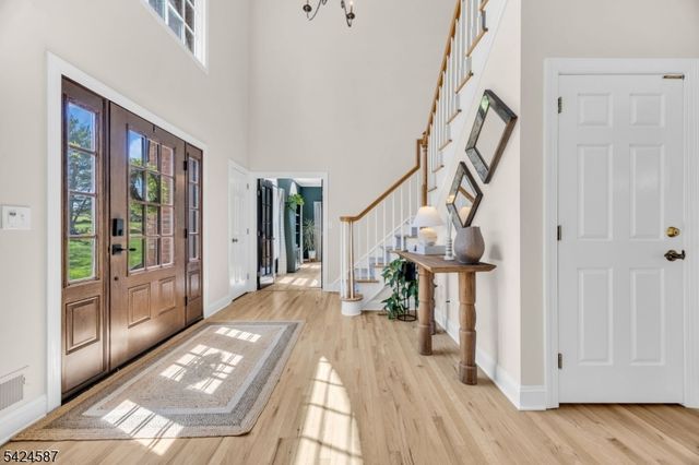 1 Berkshire Ct, Clinton Twp., NJ 08833