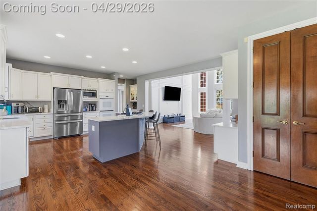 1920 Vinsetta Court, Rochester, MI 48306