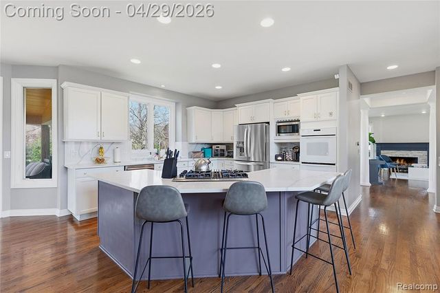 1920 Vinsetta Court, Rochester, MI 48306
