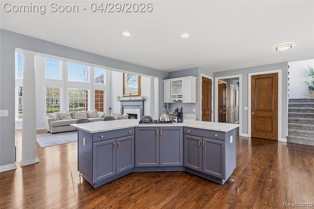 1920 Vinsetta Court, Rochester, MI 48306