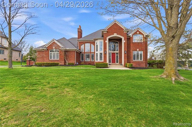 1920 Vinsetta Court, Rochester, MI 48306