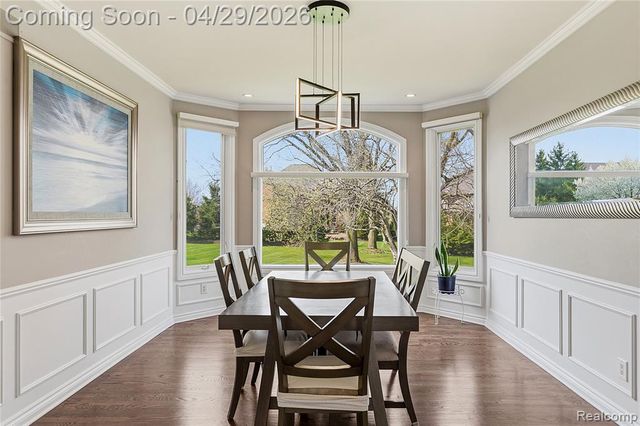 1920 Vinsetta Court, Rochester, MI 48306