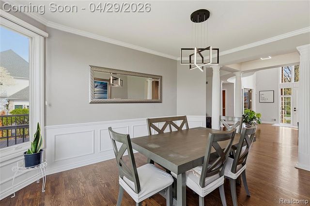 1920 Vinsetta Court, Rochester, MI 48306