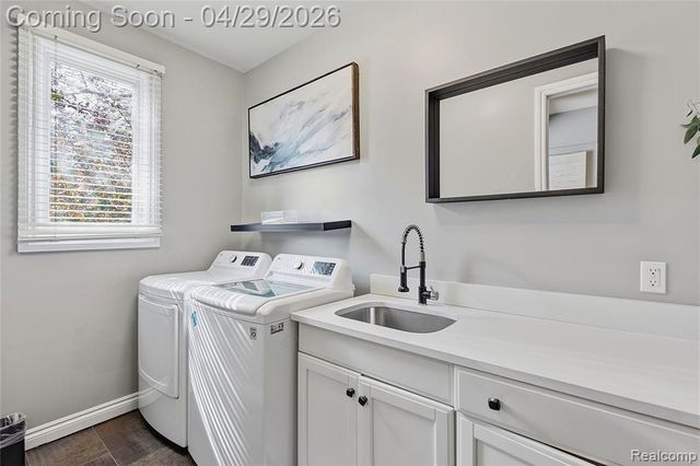 1920 Vinsetta Court, Rochester, MI 48306