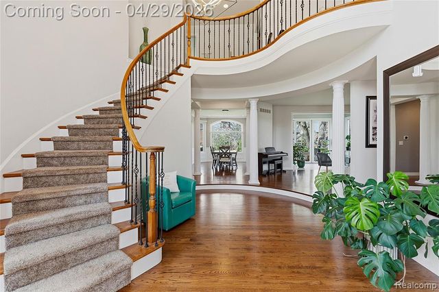 1920 Vinsetta Court, Rochester, MI 48306