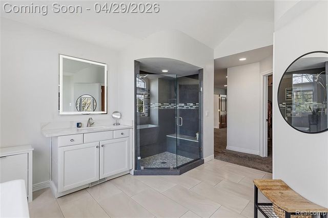 1920 Vinsetta Court, Rochester, MI 48306