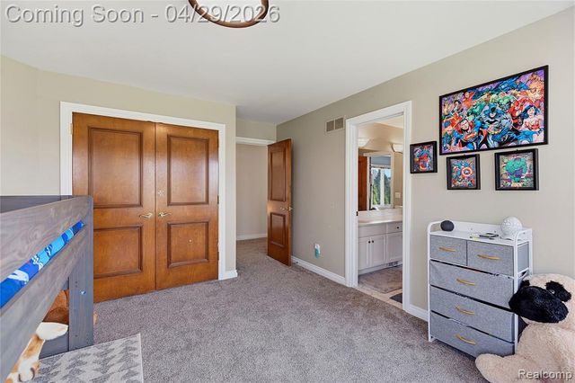 1920 Vinsetta Court, Rochester, MI 48306