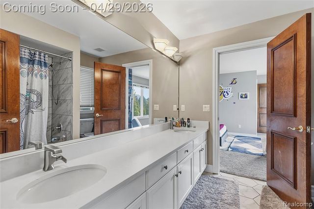 1920 Vinsetta Court, Rochester, MI 48306