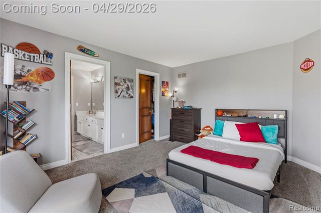 1920 Vinsetta Court, Rochester, MI 48306