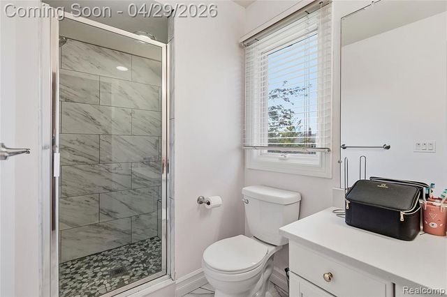 1920 Vinsetta Court, Rochester, MI 48306