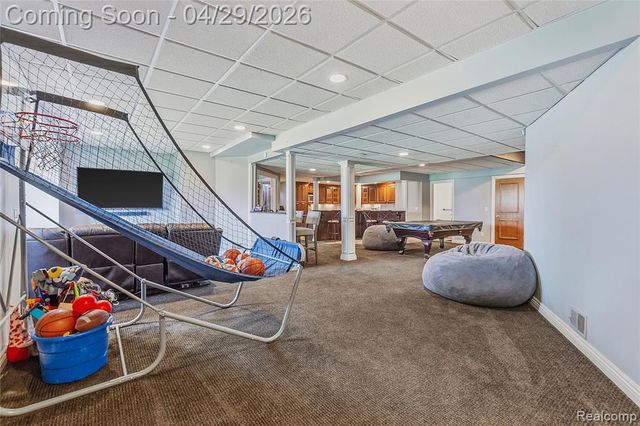 1920 Vinsetta Court, Rochester, MI 48306