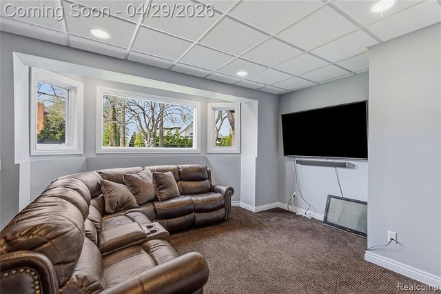 1920 Vinsetta Court, Rochester, MI 48306