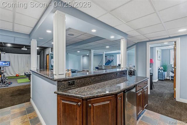 1920 Vinsetta Court, Rochester, MI 48306