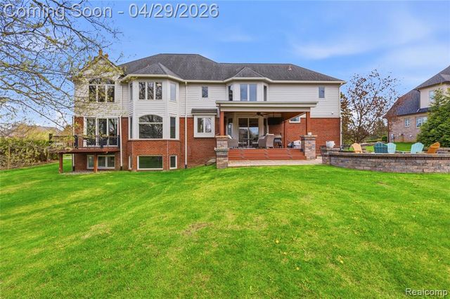 1920 Vinsetta Court, Rochester, MI 48306