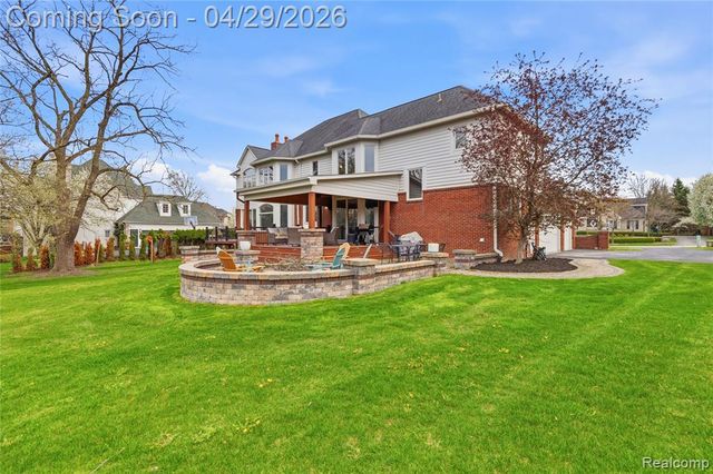 1920 Vinsetta Court, Rochester, MI 48306