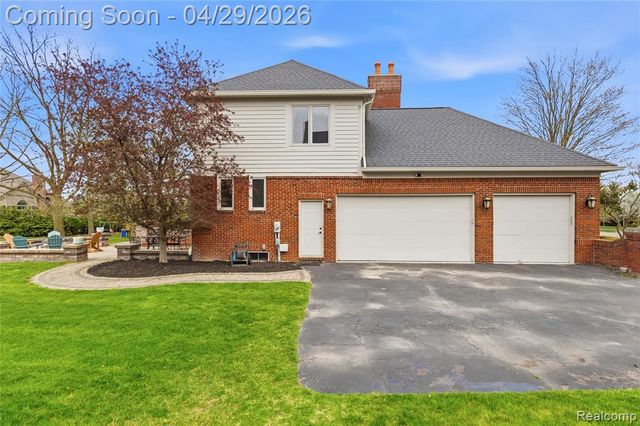 1920 Vinsetta Court, Rochester, MI 48306