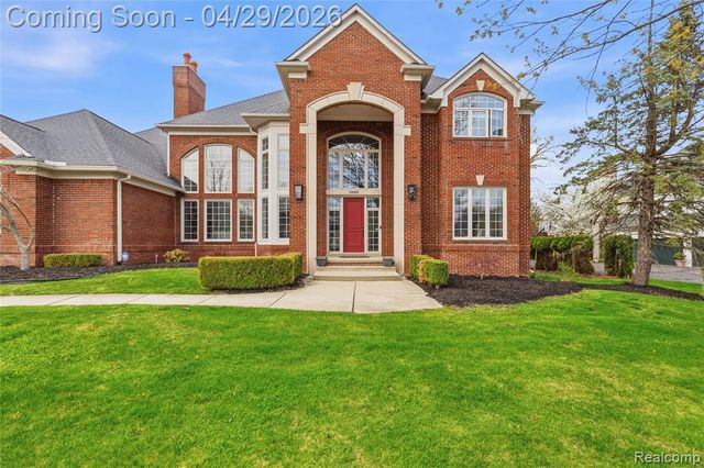 1920 Vinsetta Court, Rochester, MI 48306