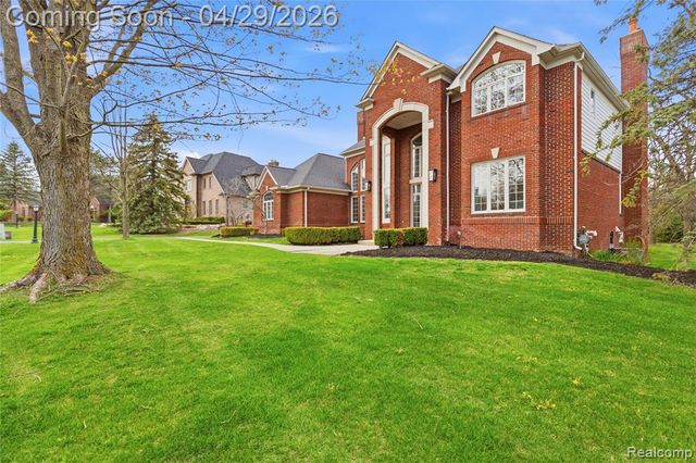 1920 Vinsetta Court, Rochester, MI 48306