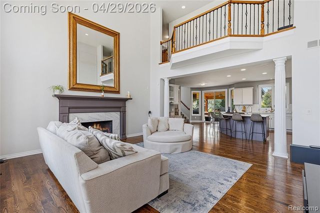 1920 Vinsetta Court, Rochester, MI 48306