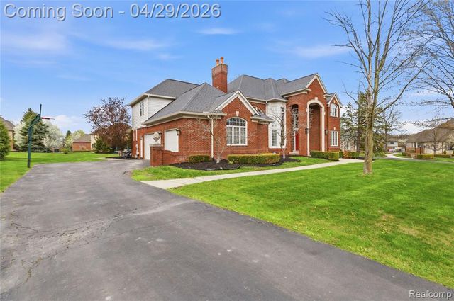 1920 Vinsetta Court, Rochester, MI 48306