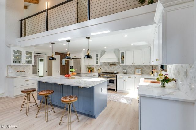 561 Upland Road, Bay Village, OH 44140