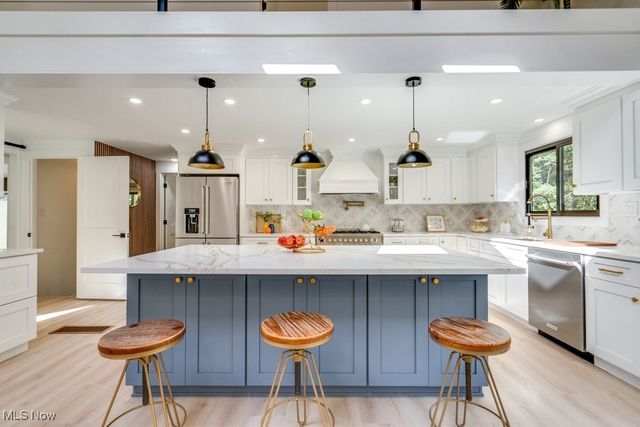 561 Upland Road, Bay Village, OH 44140