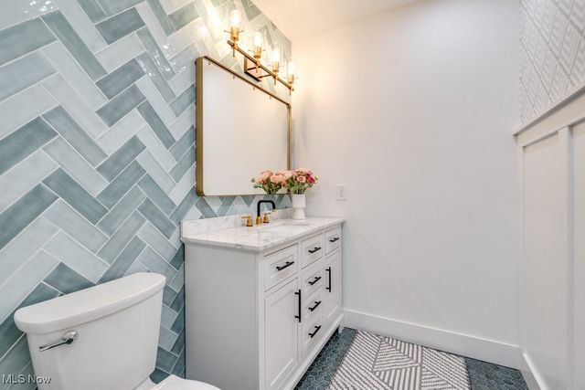 561 Upland Road, Bay Village, OH 44140