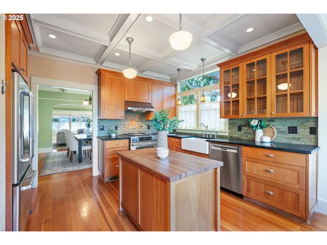 2013 Se 54TH Ave, Portland, OR 97215