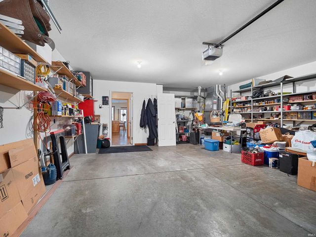 9035 Falcons Run, Fort Wayne, IN 46825