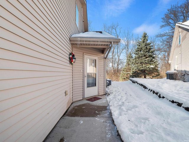 9035 Falcons Run, Fort Wayne, IN 46825