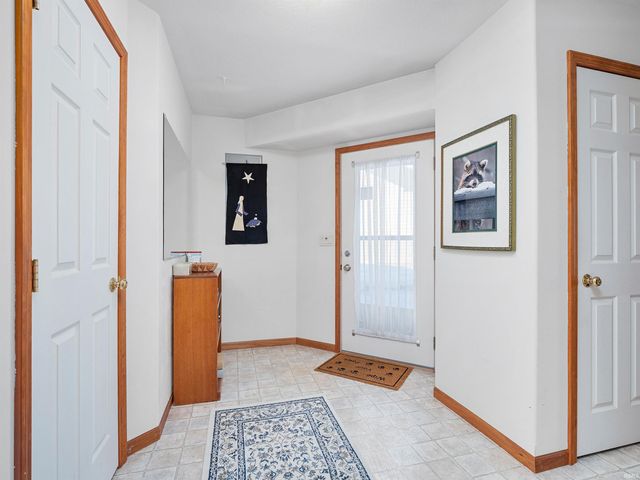 9035 Falcons Run, Fort Wayne, IN 46825