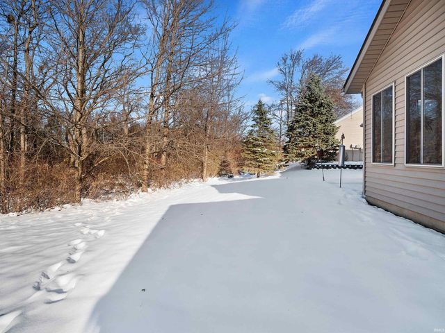 9035 Falcons Run, Fort Wayne, IN 46825