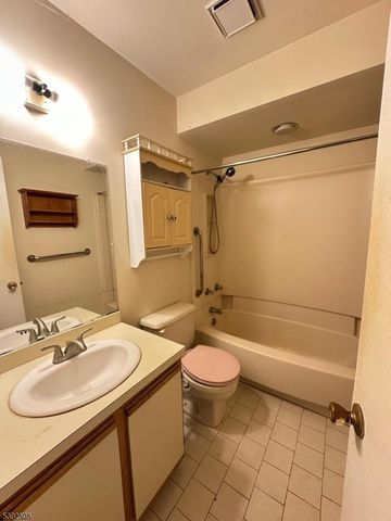 48 Rhea Run, Hampton Twp., NJ 07860