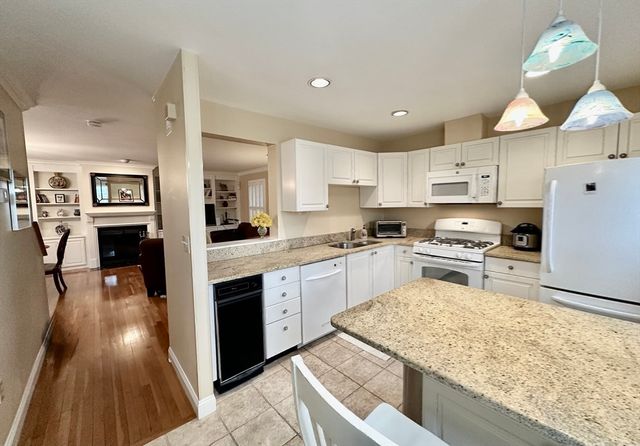 96 Anderer Lane 5, Boston, MA 02132