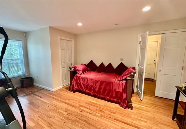 96 Anderer Lane 5, Boston, MA 02132